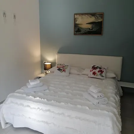 Eneide Nocleg ze śniadaniem Palmi