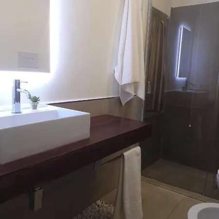 Eneide Nocleg ze śniadaniem Palmi